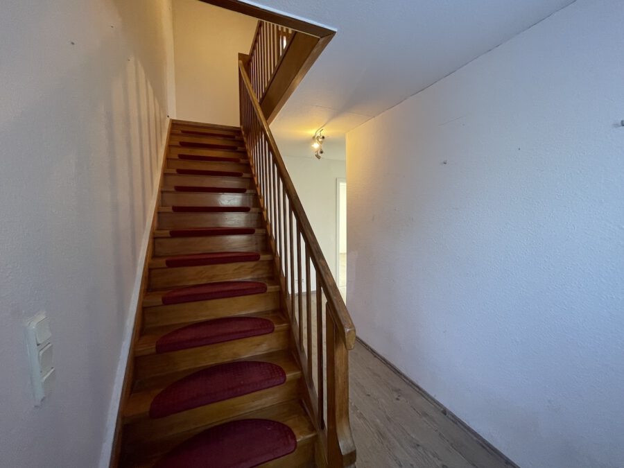 #IMMOTIONAL DOPPELHAUS IN STEINAU - Hauserweiterung Treppe ins OG