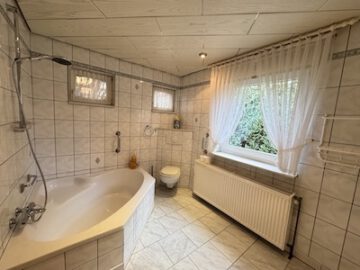 #IMMOTIONAL BUNGALOW IN NORDHOLZ MIT ZUSÄTZLICHEN BAULAND - Badewanne