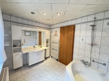 #IMMOTIONAL BUNGALOW IN NORDHOLZ MIT ZUSÄTZLICHEN BAULAND - Badezimmer